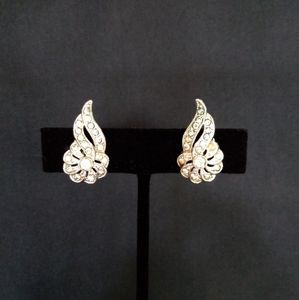 vint. flower bow earrings